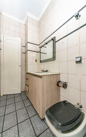 Casa à venda com 250m², 4 quartos e 4 vagas Casa à venda com 250m², 4 quartos e 4 vagasBanheiro Social