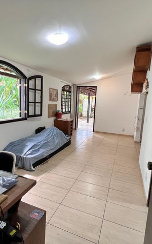 Casa à venda com 700m², 4 quartos e 2 vagas Casa à venda com 700m², 4 quartos e 2 vagasÁrea de Serviço - Quarto