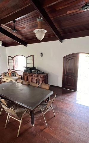Casa à venda com 700m², 4 quartos e 2 vagas Casa à venda com 700m², 4 quartos e 2 vagasSala
