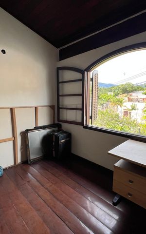 Casa à venda com 700m², 4 quartos e 2 vagas Casa à venda com 700m², 4 quartos e 2 vagasSala