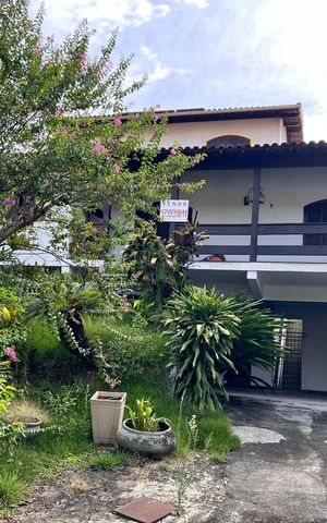 Casa à venda com 700m², 4 quartos e 2 vagas Casa à venda com 700m², 4 quartos e 2 vagasFachada
