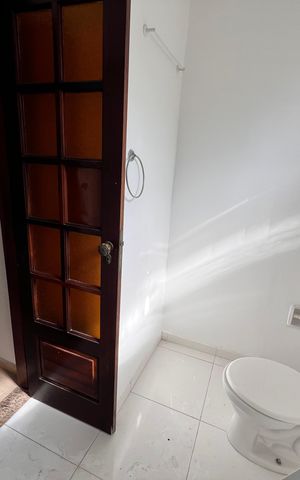 Casa à venda com 700m², 4 quartos e 2 vagas Casa à venda com 700m², 4 quartos e 2 vagasQuarto 2 Banheiro