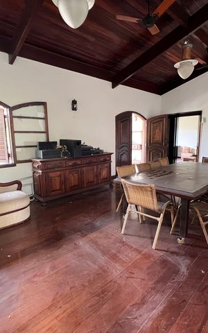 Casa à venda com 700m², 4 quartos e 2 vagas Casa à venda com 700m², 4 quartos e 2 vagasSala