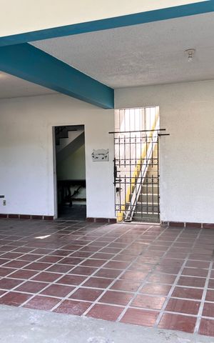 Casa à venda com 700m², 4 quartos e 2 vagas Casa à venda com 700m², 4 quartos e 2 vagasÁrea Externa