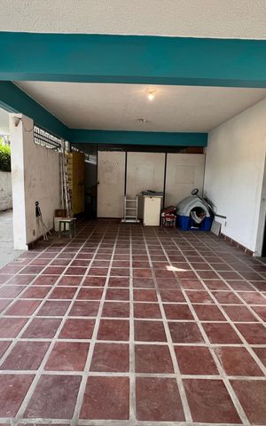 Casa à venda com 700m², 4 quartos e 2 vagas Casa à venda com 700m², 4 quartos e 2 vagasÁrea Externa