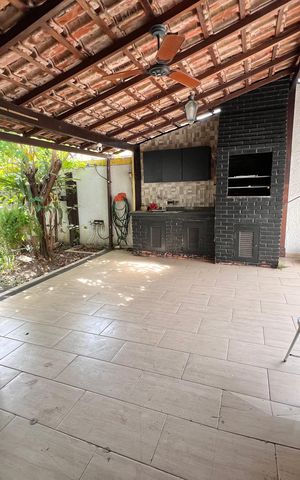 Casa à venda com 700m², 4 quartos e 2 vagas Casa à venda com 700m², 4 quartos e 2 vagasSala de Jantar - Sacada