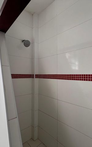 Casa à venda com 700m², 4 quartos e 2 vagas Casa à venda com 700m², 4 quartos e 2 vagasQuarto 2 Banheiro
