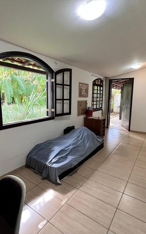 Casa à venda com 700m², 4 quartos e 2 vagas Casa à venda com 700m², 4 quartos e 2 vagasÁrea de Serviço - Quarto