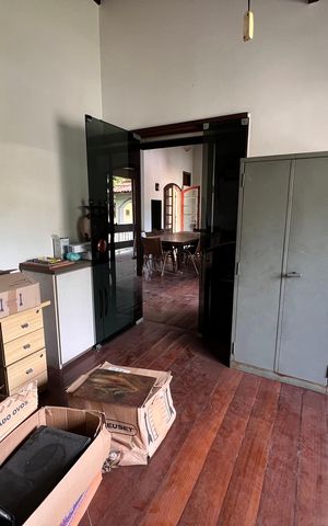 Casa à venda com 700m², 4 quartos e 2 vagas Casa à venda com 700m², 4 quartos e 2 vagasSala