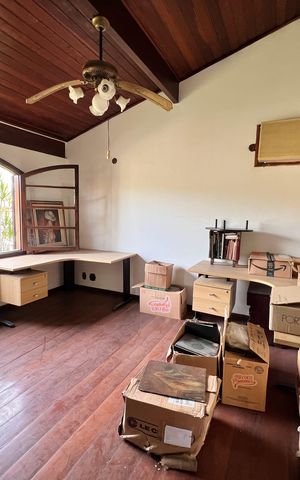 Casa à venda com 700m², 4 quartos e 2 vagas Casa à venda com 700m², 4 quartos e 2 vagasSala