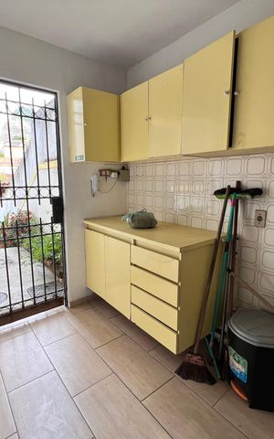 Casa à venda com 700m², 4 quartos e 2 vagas Casa à venda com 700m², 4 quartos e 2 vagasÁrea de Serviço