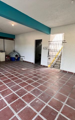 Casa à venda com 700m², 4 quartos e 2 vagas Casa à venda com 700m², 4 quartos e 2 vagasÁrea Externa