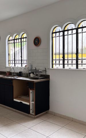 Casa à venda com 700m², 4 quartos e 2 vagas Casa à venda com 700m², 4 quartos e 2 vagasCozinha
