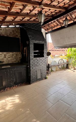 Casa à venda com 700m², 4 quartos e 2 vagas Casa à venda com 700m², 4 quartos e 2 vagasSala de Jantar - Sacada