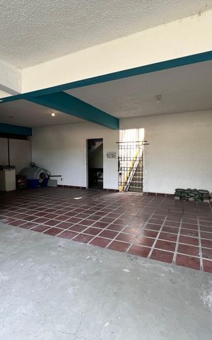 Casa à venda com 700m², 4 quartos e 2 vagas Casa à venda com 700m², 4 quartos e 2 vagasÁrea Externa