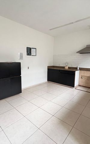 Casa à venda com 700m², 4 quartos e 2 vagas Casa à venda com 700m², 4 quartos e 2 vagasCozinha