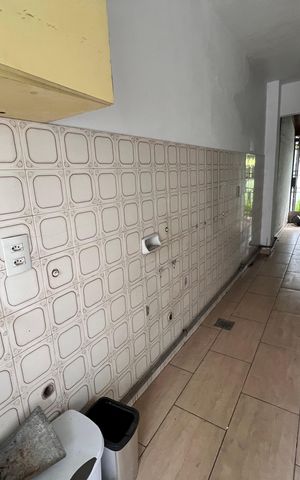 Casa à venda com 700m², 4 quartos e 2 vagas Casa à venda com 700m², 4 quartos e 2 vagasÁrea de Serviço