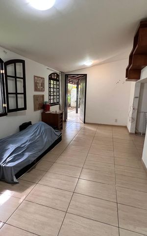 Casa à venda com 700m², 4 quartos e 2 vagas Casa à venda com 700m², 4 quartos e 2 vagasÁrea de Serviço - Quarto