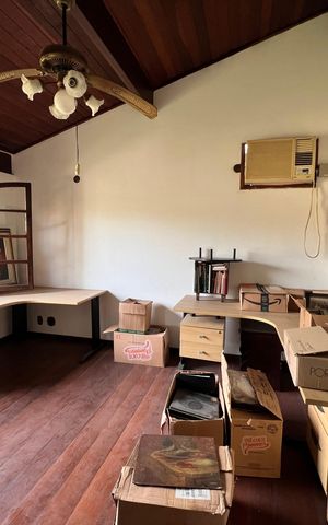 Casa à venda com 700m², 4 quartos e 2 vagas Casa à venda com 700m², 4 quartos e 2 vagasSala