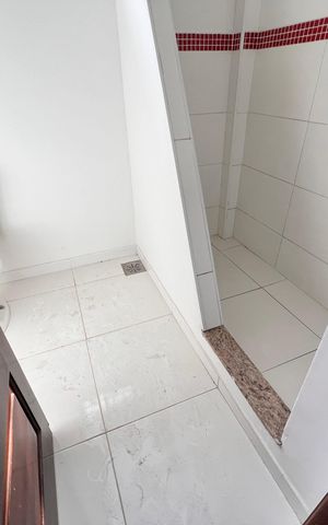 Casa à venda com 700m², 4 quartos e 2 vagas Casa à venda com 700m², 4 quartos e 2 vagasQuarto 2 Banheiro