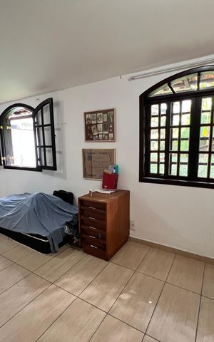 Casa à venda com 700m², 4 quartos e 2 vagas Casa à venda com 700m², 4 quartos e 2 vagasÁrea de Serviço - Quarto