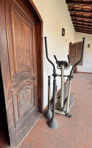 Casa à venda com 700m², 4 quartos e 2 vagas Casa à venda com 700m², 4 quartos e 2 vagasSala