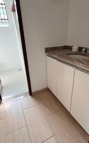 Casa à venda com 700m², 4 quartos e 2 vagas Casa à venda com 700m², 4 quartos e 2 vagasQuarto 2 Banheiro