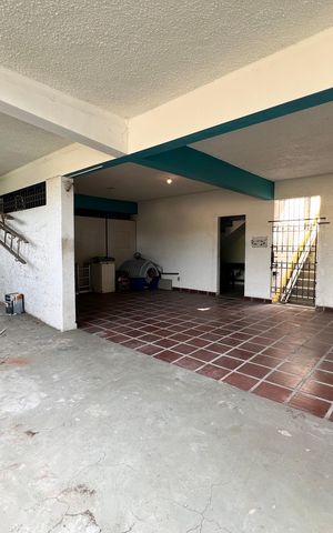 Casa à venda com 700m², 4 quartos e 2 vagas Casa à venda com 700m², 4 quartos e 2 vagasÁrea Externa