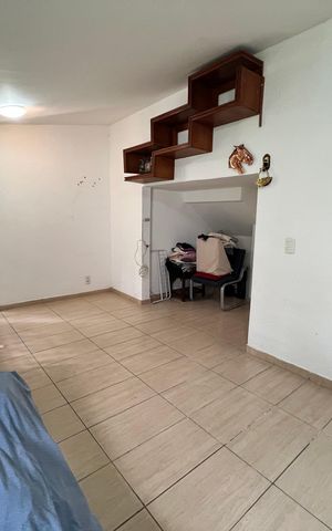 Casa à venda com 700m², 4 quartos e 2 vagas Casa à venda com 700m², 4 quartos e 2 vagasÁrea de Serviço - Quarto