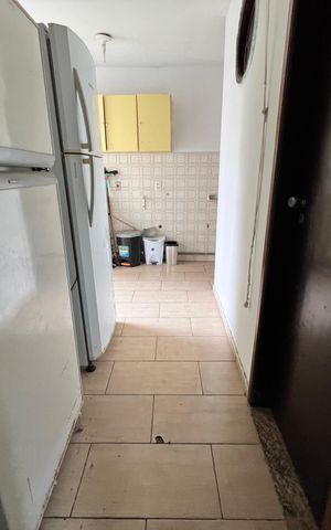 Casa à venda com 700m², 4 quartos e 2 vagas Casa à venda com 700m², 4 quartos e 2 vagasCozinha