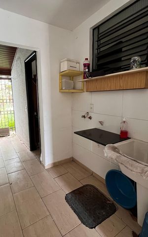 Casa à venda com 700m², 4 quartos e 2 vagas Casa à venda com 700m², 4 quartos e 2 vagasÁrea de Serviço