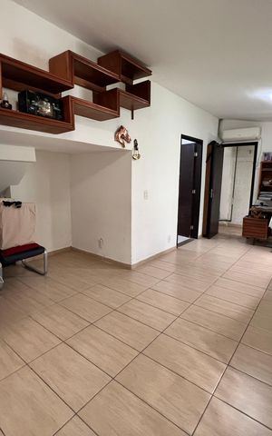 Casa à venda com 700m², 4 quartos e 2 vagas Casa à venda com 700m², 4 quartos e 2 vagasÁrea de Serviço - Quarto