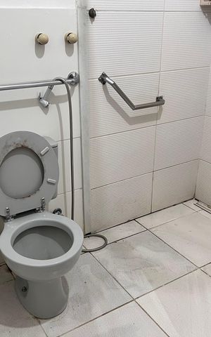 Casa à venda com 700m², 4 quartos e 2 vagas Casa à venda com 700m², 4 quartos e 2 vagasBanheiro