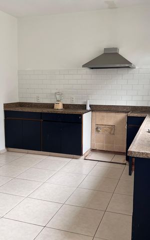 Casa à venda com 700m², 4 quartos e 2 vagas Casa à venda com 700m², 4 quartos e 2 vagasCozinha
