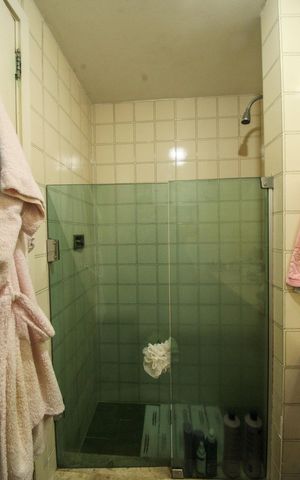 Apartamento à venda com 200m², 3 quartos e 1 vaga Apartamento à venda com 200m², 3 quartos e 1 vagaBanheiro da Suíte