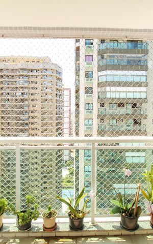 Apartamento à venda com 200m², 3 quartos e 1 vaga Apartamento à venda com 200m², 3 quartos e 1 vagaVaranda da Sala