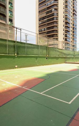 Apartamento à venda com 200m², 3 quartos e 1 vaga Apartamento à venda com 200m², 3 quartos e 1 vagaÁrea comum - Quadra