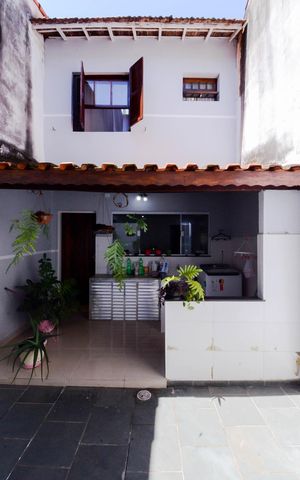Casa à venda com 100m², 2 quartos e 1 vagaÁrea de Serviço