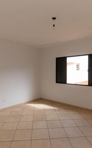 Casa à venda com 400m², 6 quartos e 11 vagas Casa à venda com 400m², 6 quartos e 11 vagasCasa 2 - Quarto 1