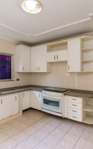 Casa à venda com 400m², 6 quartos e 11 vagas Casa à venda com 400m², 6 quartos e 11 vagasCozinha