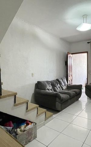 Casa à venda com 66m², 2 quartos e 1 vagaSala