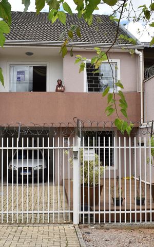 Casa de condomínio à venda com 110m², 3 quartos e 2 vagasFachada