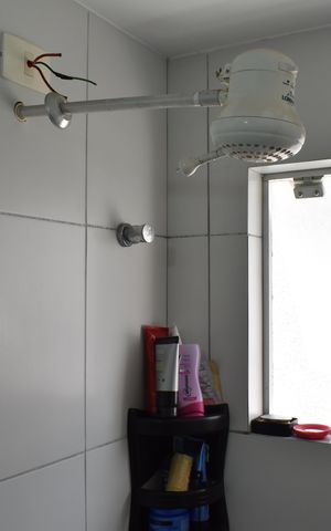 Casa de condomínio à venda com 110m², 3 quartos e 2 vagasBanheiro 2