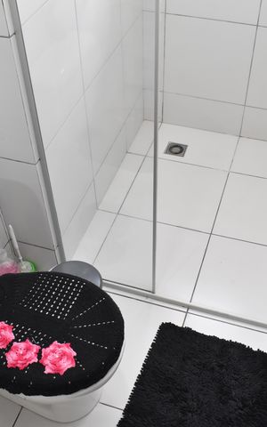 Casa de condomínio à venda com 110m², 3 quartos e 2 vagasBanheiro 2