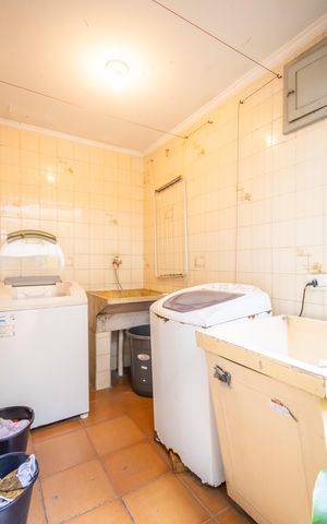 Casa à venda com 225m², 3 quartos e 6 vagas Casa à venda com 225m², 3 quartos e 6 vagasÁrea de Serviço (Casa 1)