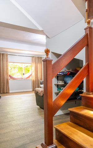 Casa à venda com 225m², 3 quartos e 6 vagas Casa à venda com 225m², 3 quartos e 6 vagasSala (Casa 1)