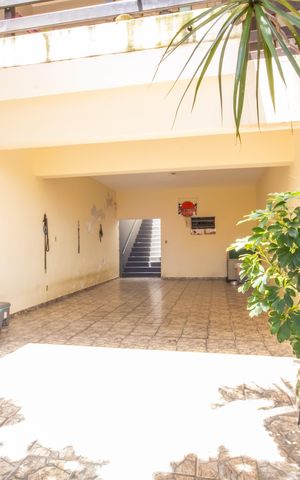 Casa à venda com 225m², 3 quartos e 6 vagas Casa à venda com 225m², 3 quartos e 6 vagasGaragem