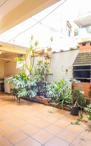 Casa à venda com 225m², 3 quartos e 6 vagas Casa à venda com 225m², 3 quartos e 6 vagasQuintal (Casa 1)