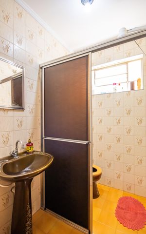 Casa à venda com 225m², 3 quartos e 6 vagas Casa à venda com 225m², 3 quartos e 6 vagasBanheiro 2 (Casa 1)