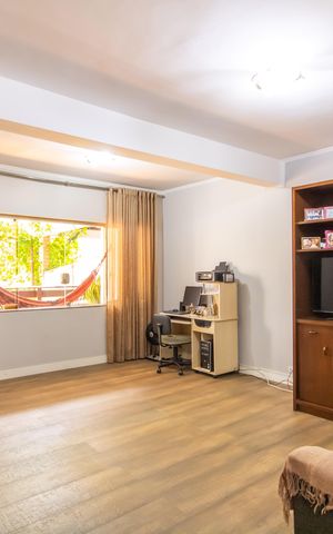 Casa à venda com 225m², 3 quartos e 6 vagas Casa à venda com 225m², 3 quartos e 6 vagasSala (Casa 1)
